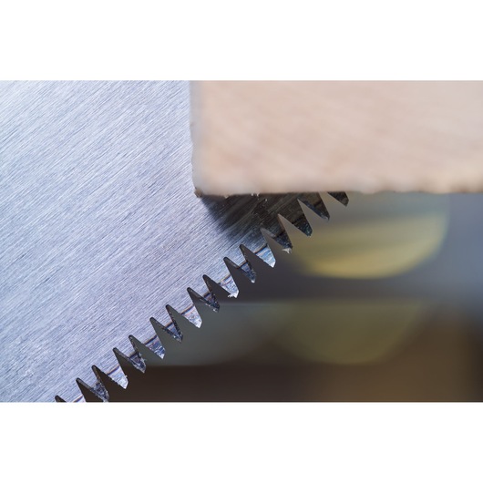 STANLEY 2-15-288 saw blade teeth close-up with wood, photography of product detail.