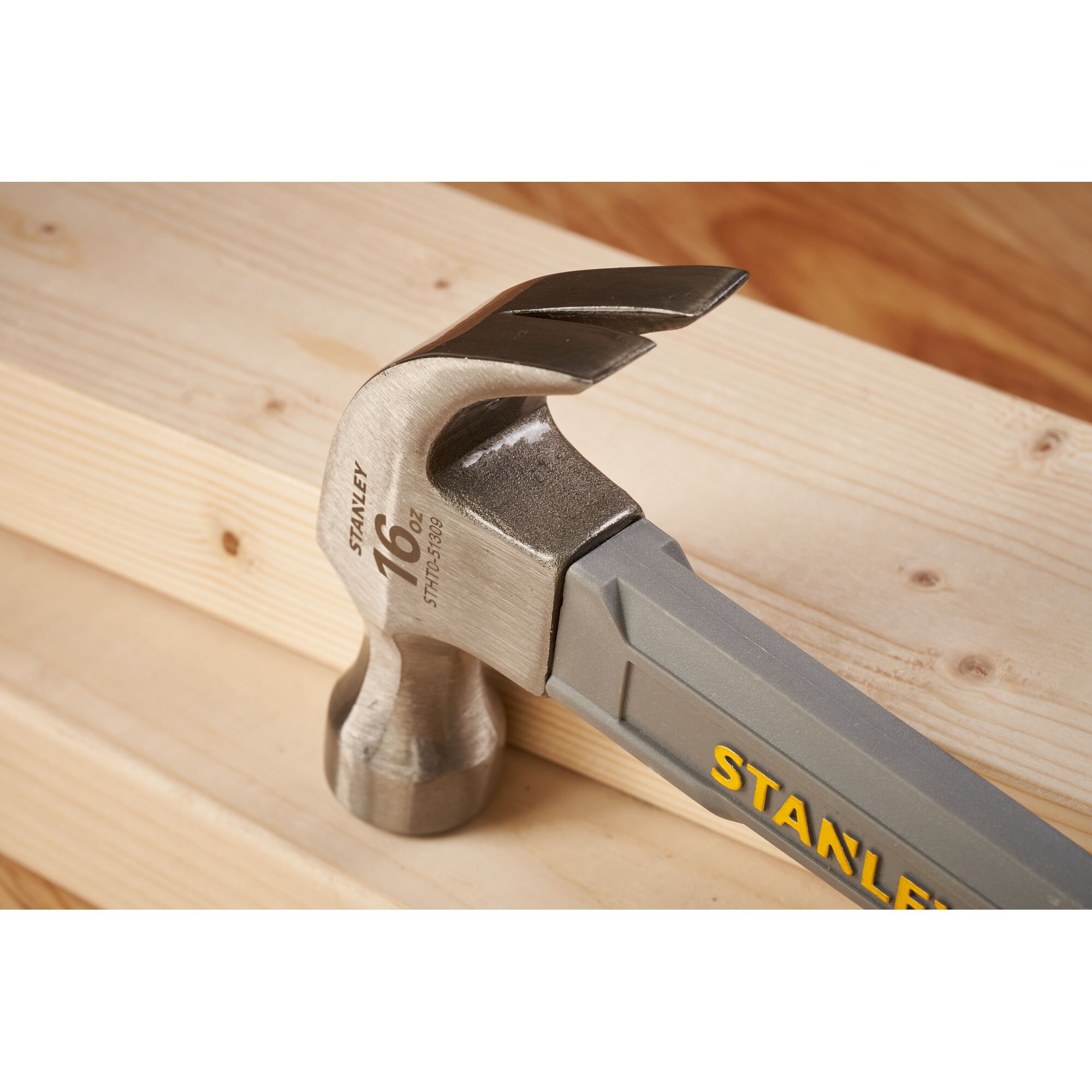 STANLEY® 16 oz./450g Curve-Claw Fiberglass Hammer | STANLEY